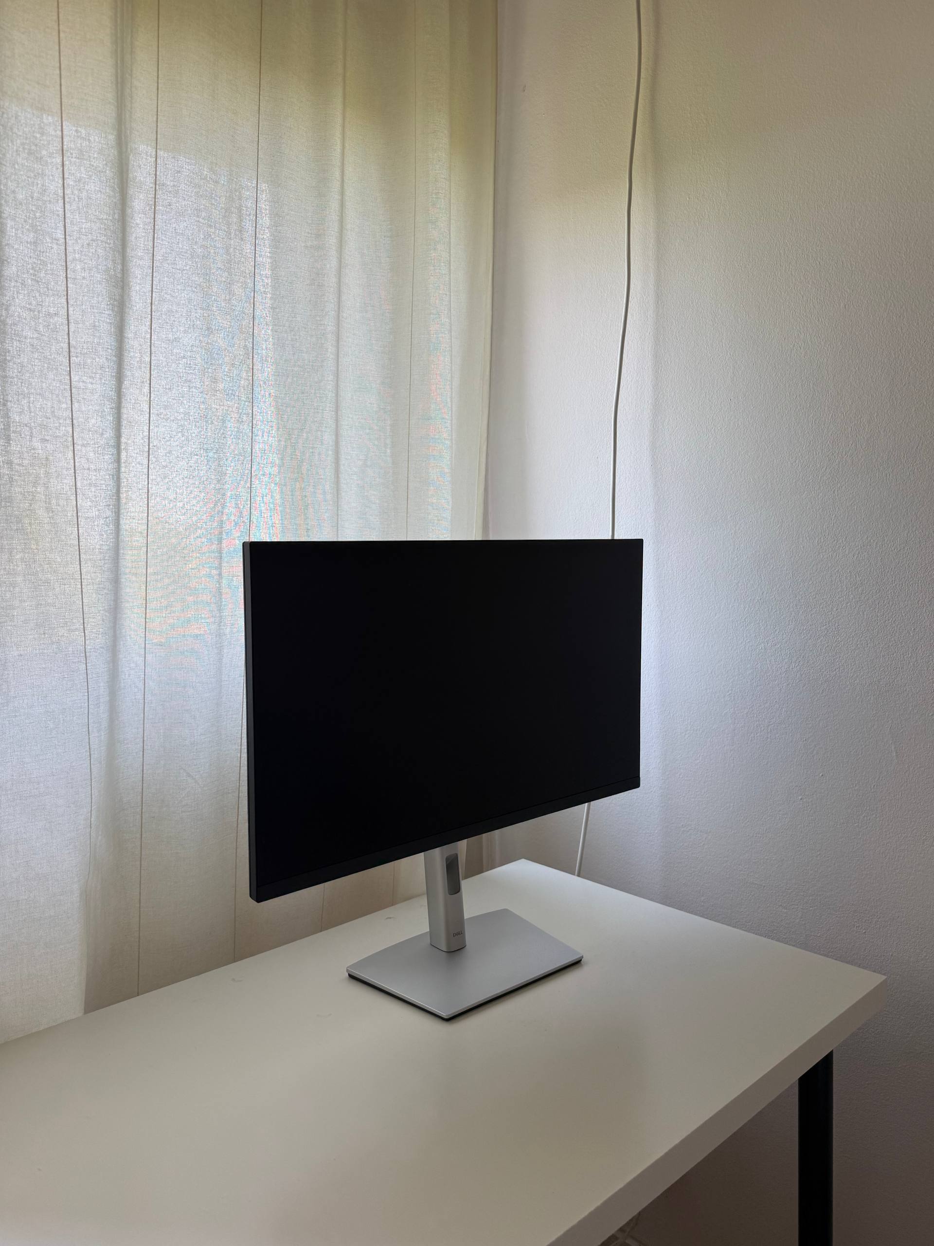 Dell P2723QE монитор