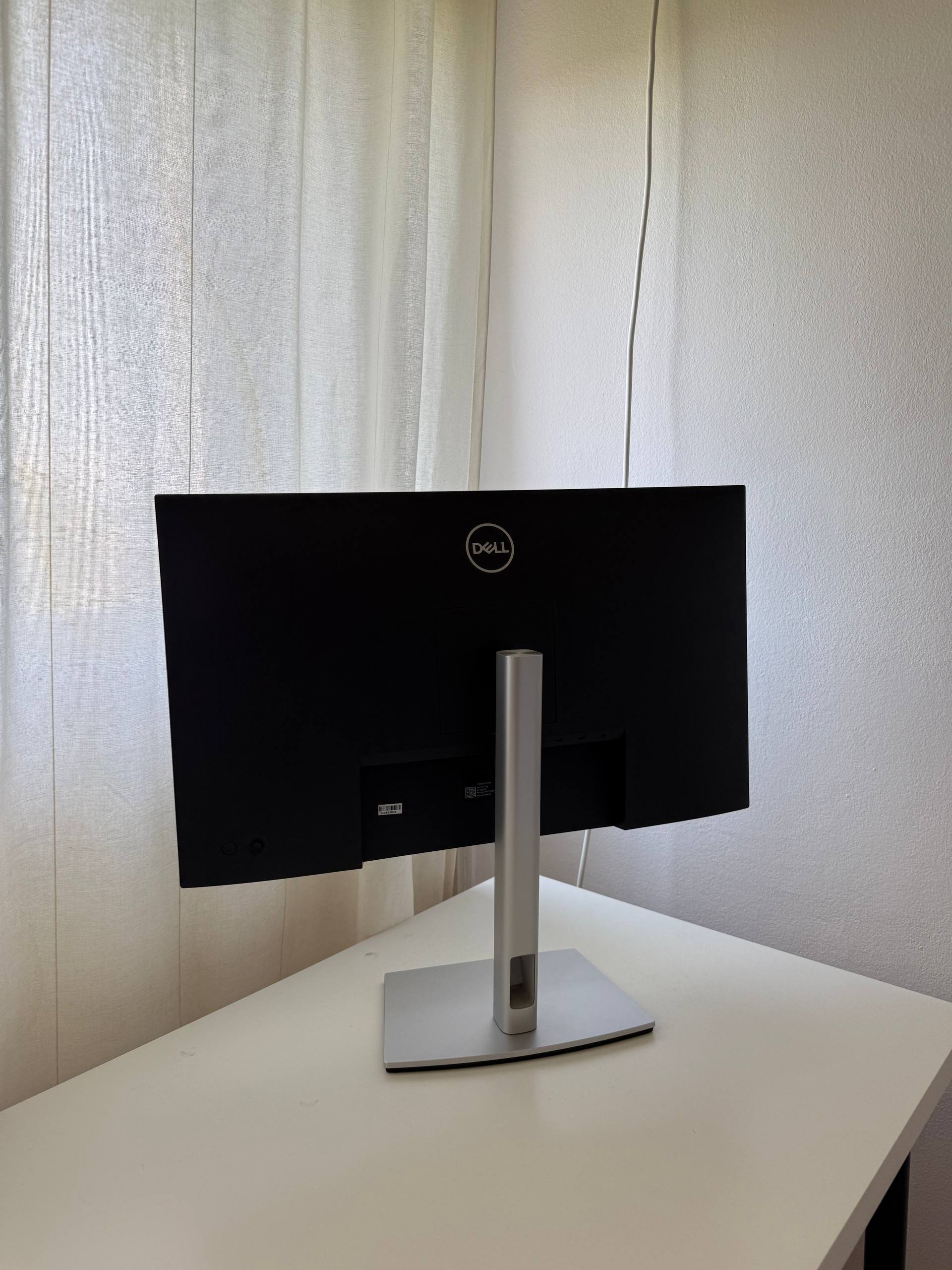 Dell P2723QE монитор photo 2