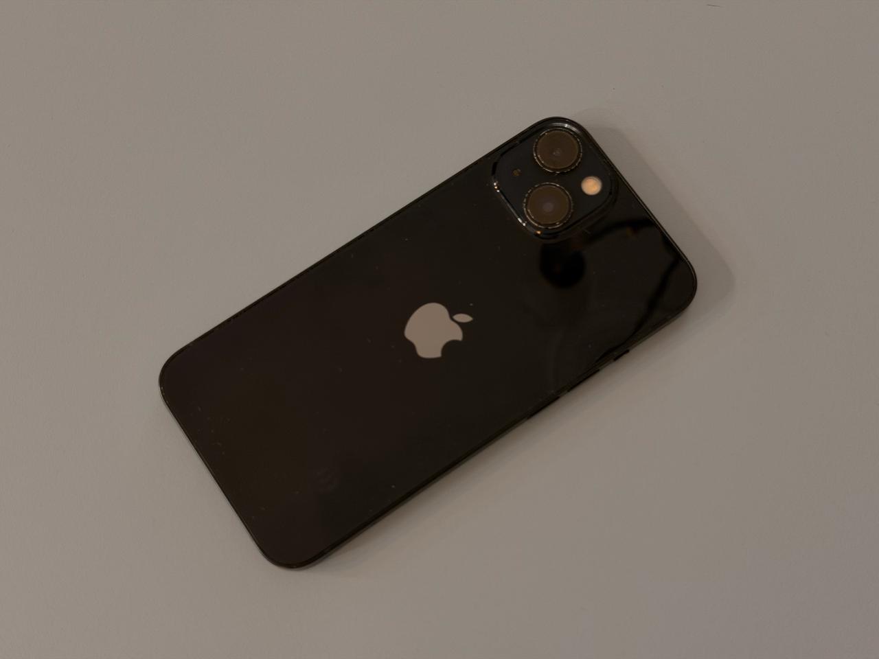 iPhone 13 128GB Midnight (Crni) photo 2