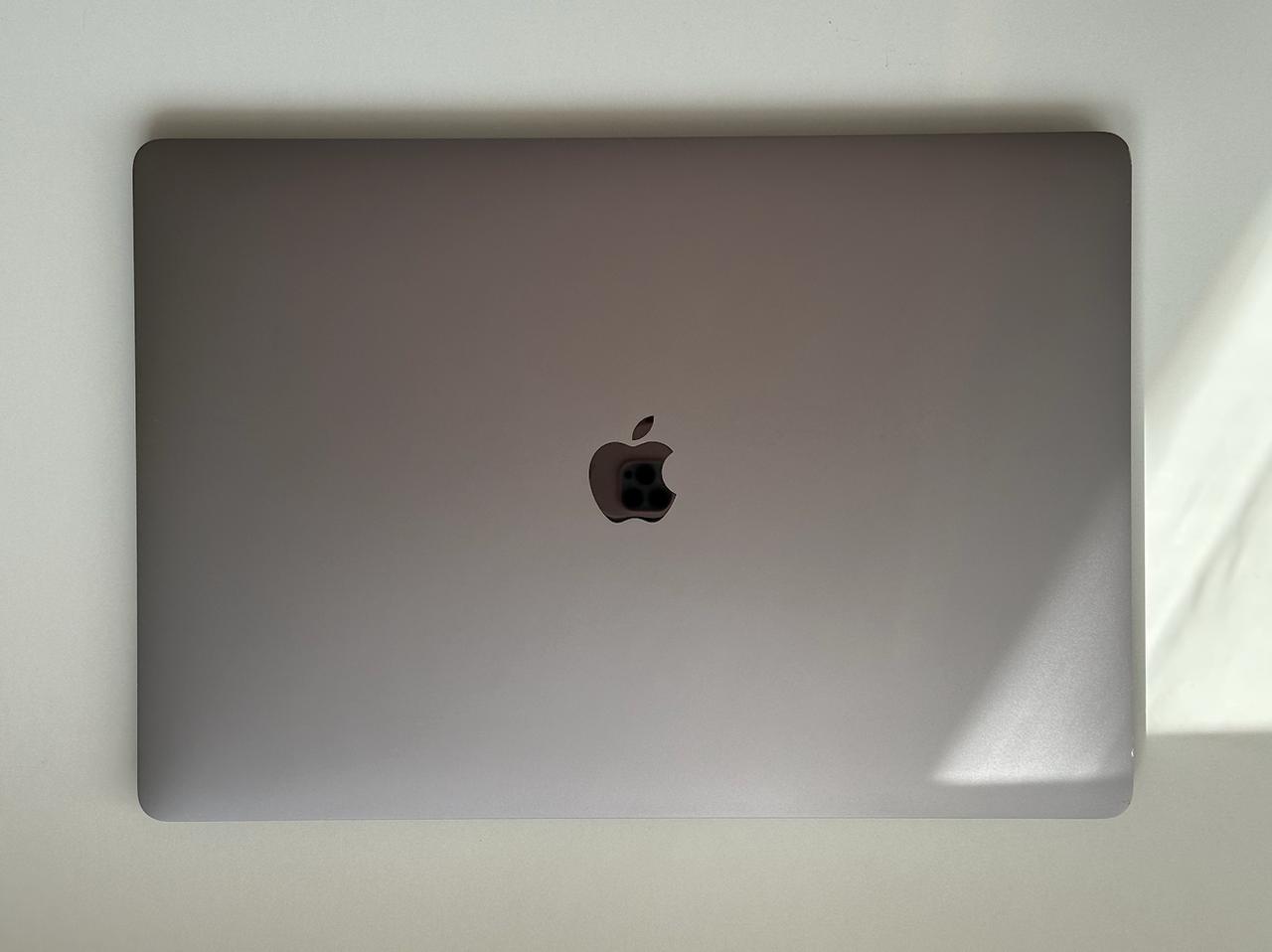 MacBook Pro 16" (2019) photo 2
