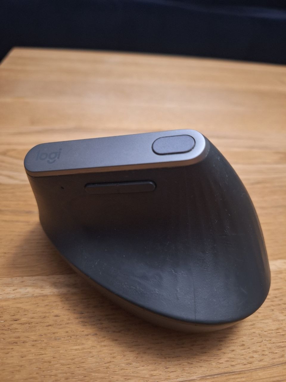Wireless vertical mouse logi