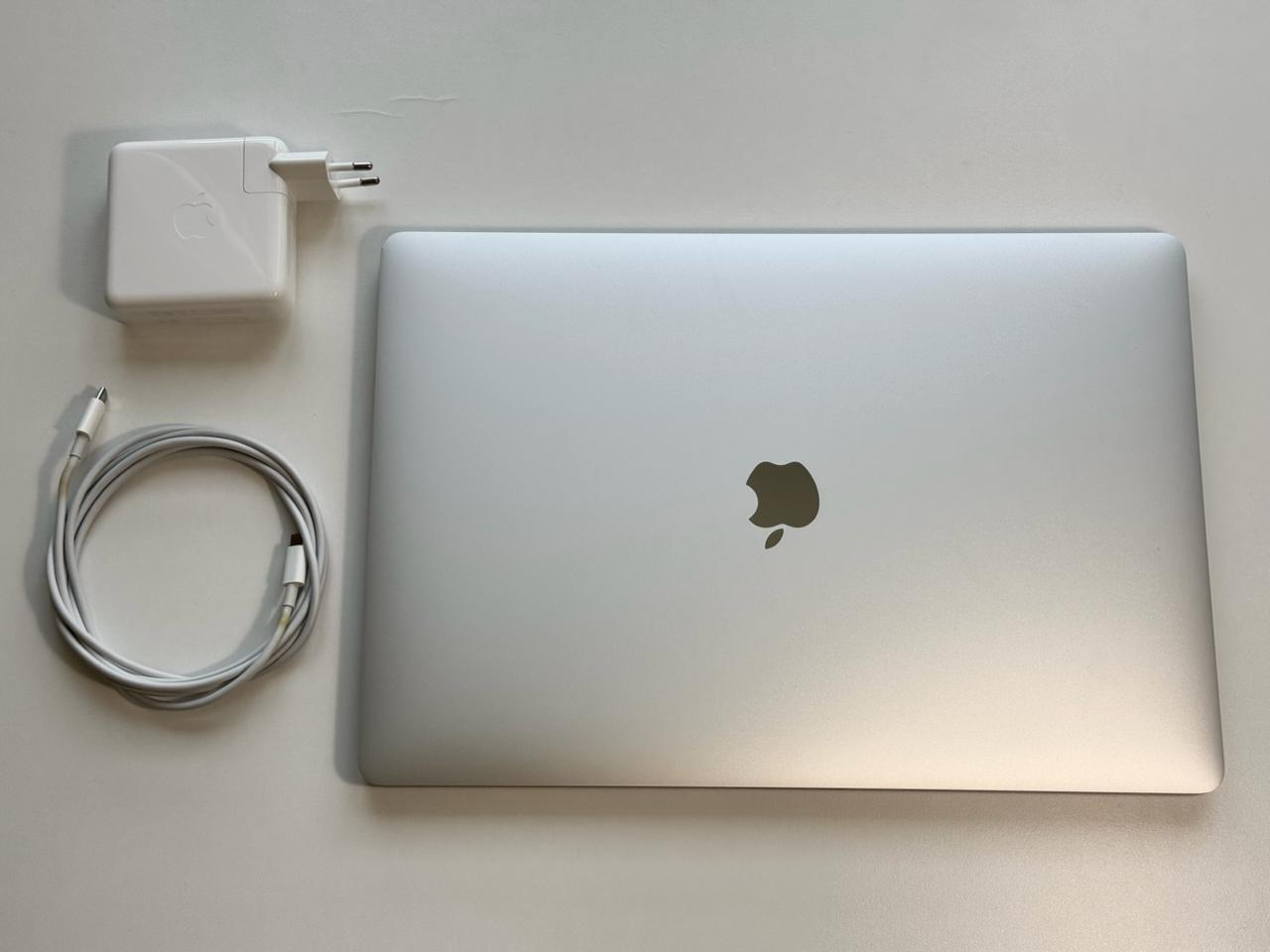 Apple MacBook Pro 16"