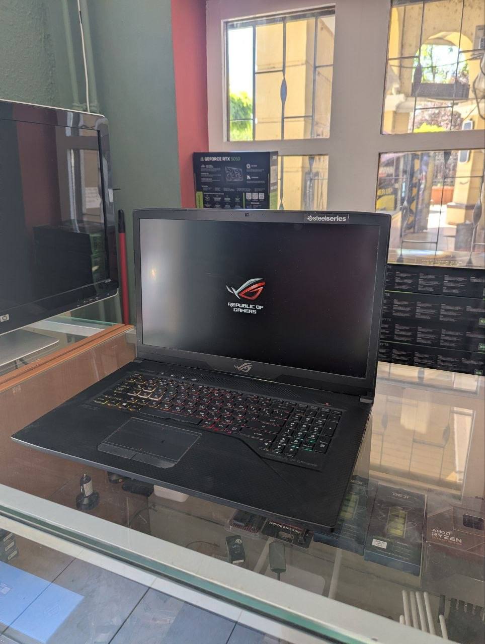 Asus G703 Laptop