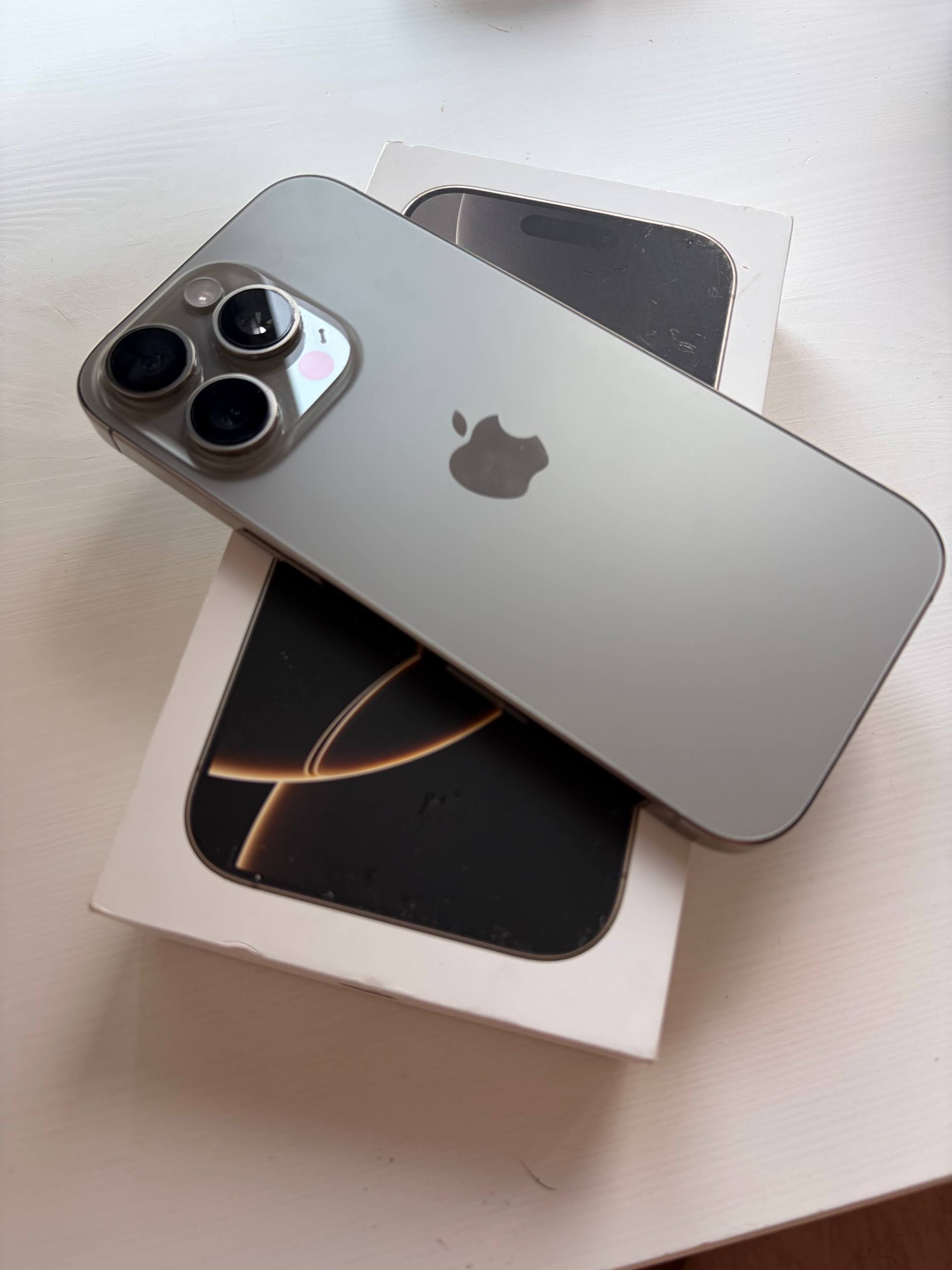 iPhone 16 Pro photo 2