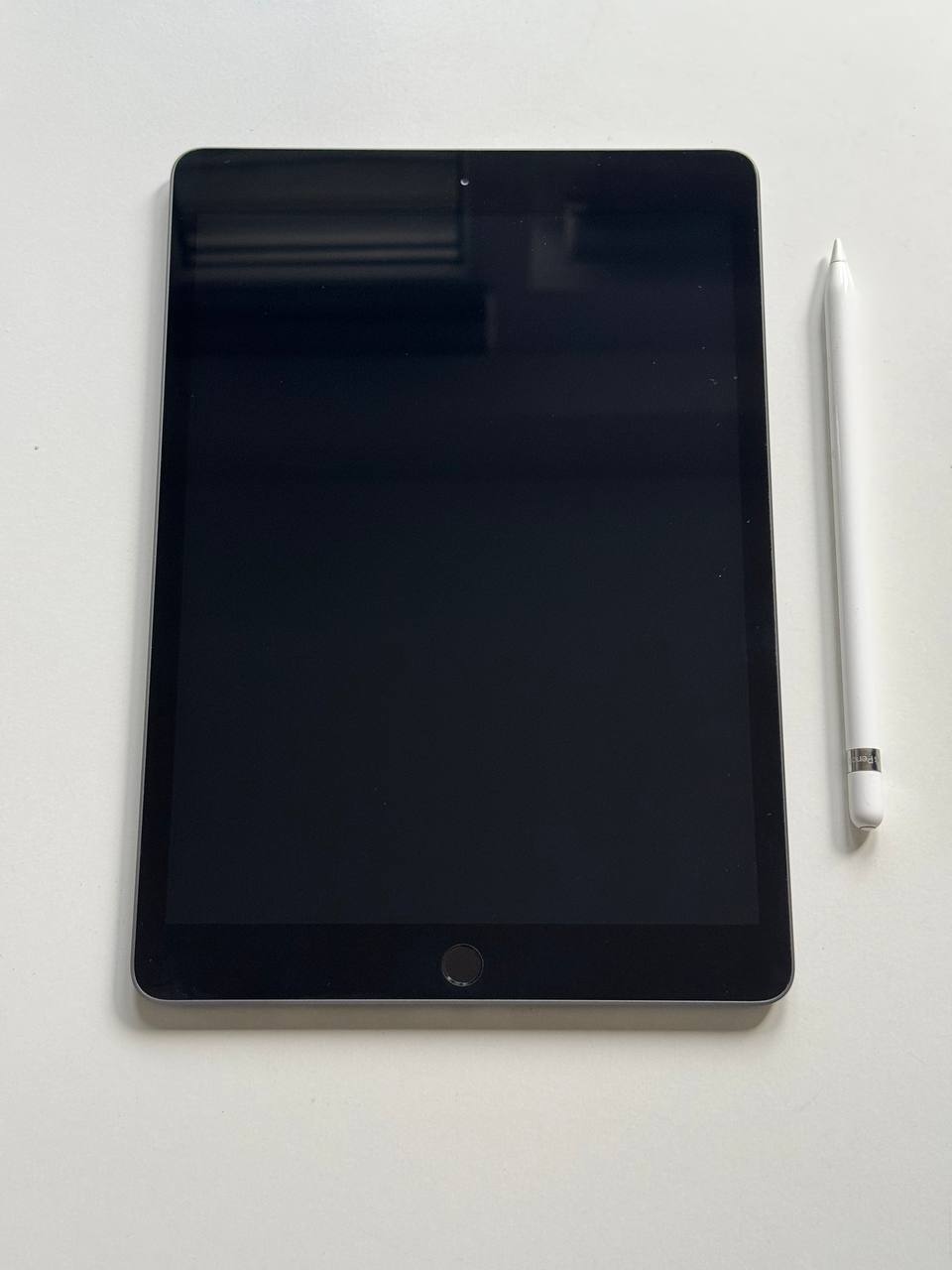 iPad 8 32GB, Apple Smart Keyboard, Apple Pencil (1st generation)