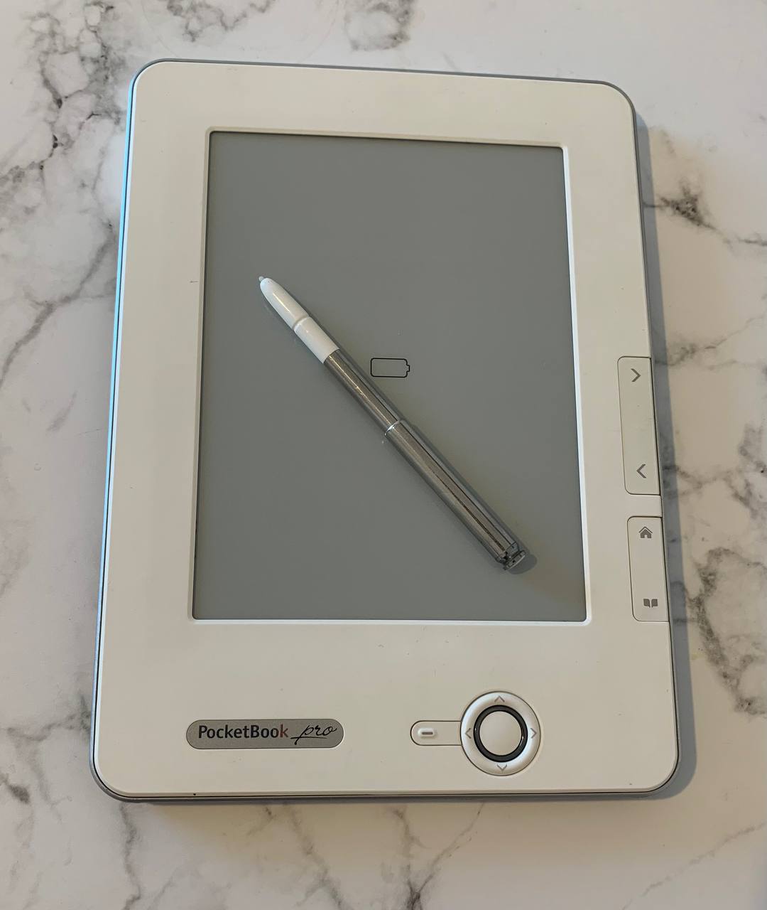 e-књига модел PocketBook pro 612