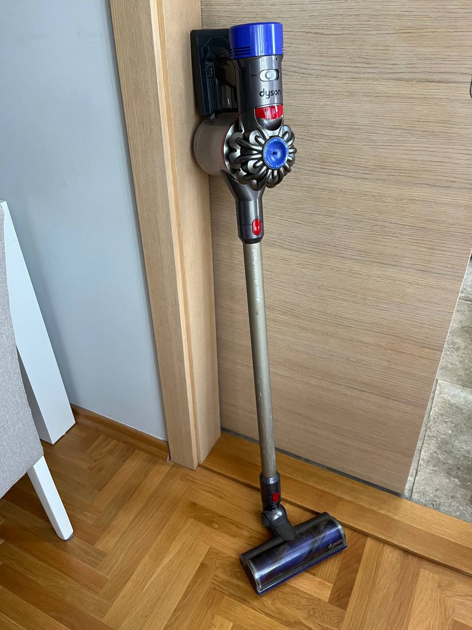 Dyson v8 usisavač