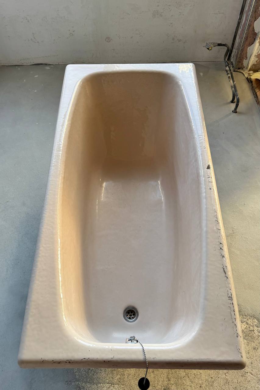 Cast iron bathtub photo 4