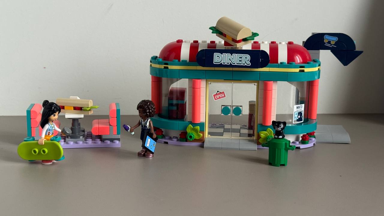 Lego Friends Heartlake City Cafe 41728