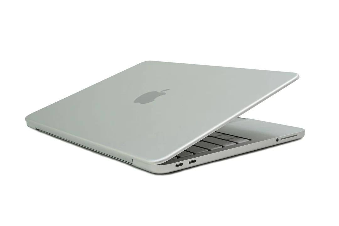 MacBook Neo 13" Srebrna