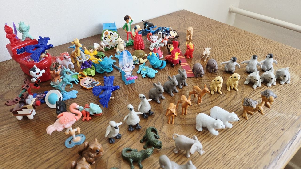 Kinder Surprise toys package photo 3
