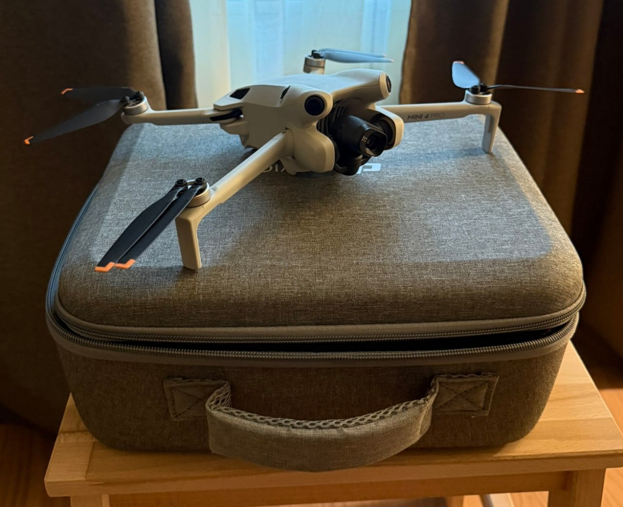 Дрон / квадрокоптер DJI Mini 4 Pro Fly More Combo (RC 2) photo 2