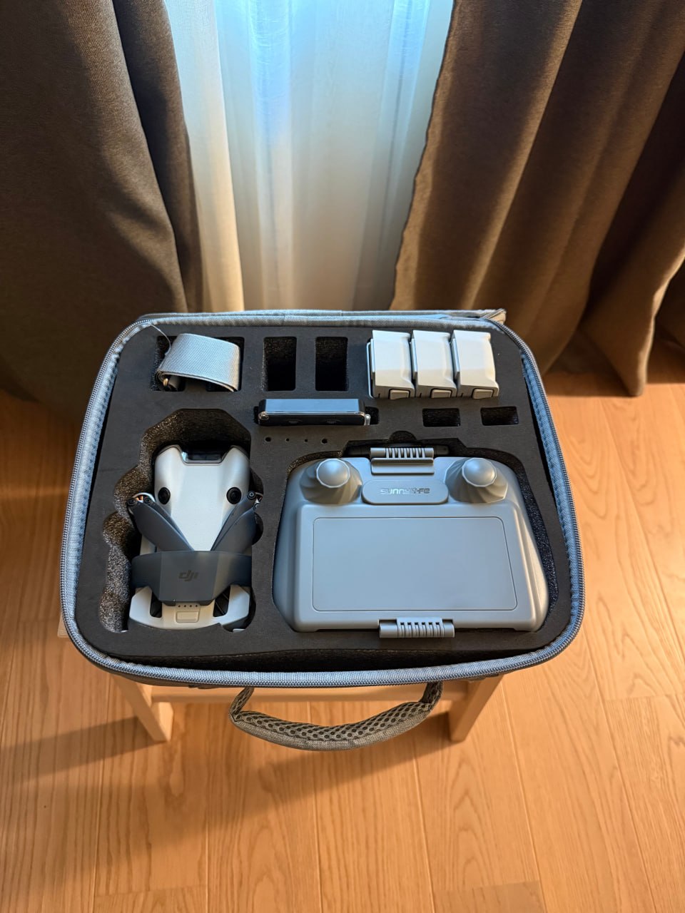 Дрон / квадрокоптер DJI Mini 4 Pro Fly More Combo (RC 2) photo 4