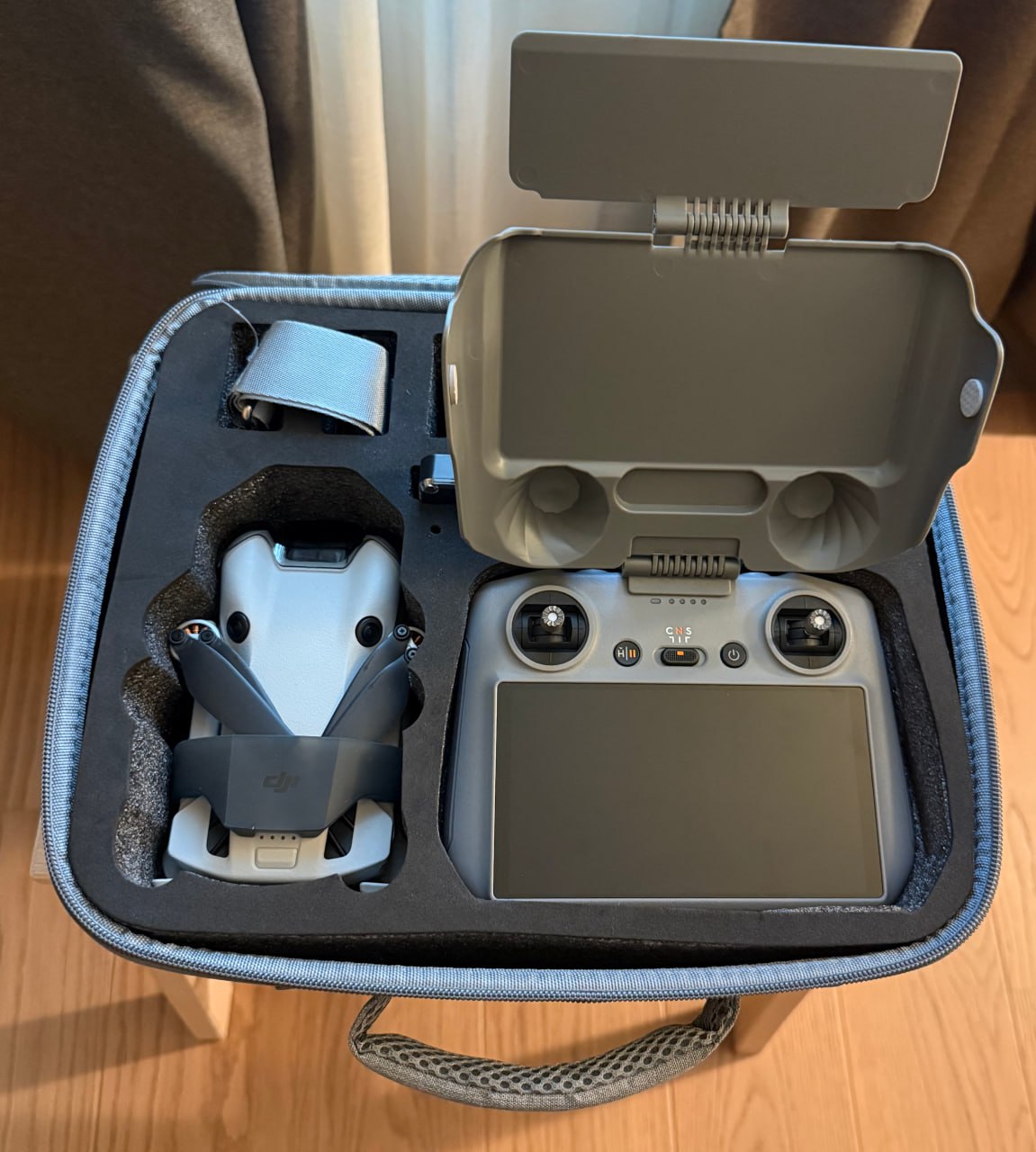 Дрон / квадрокоптер DJI Mini 4 Pro Fly More Combo (RC 2)