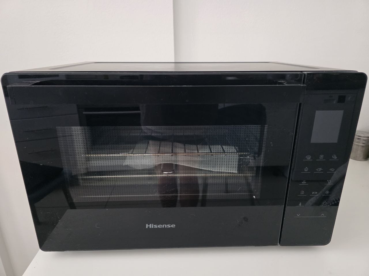 мини конвекционална пећ Hisense HOM45D