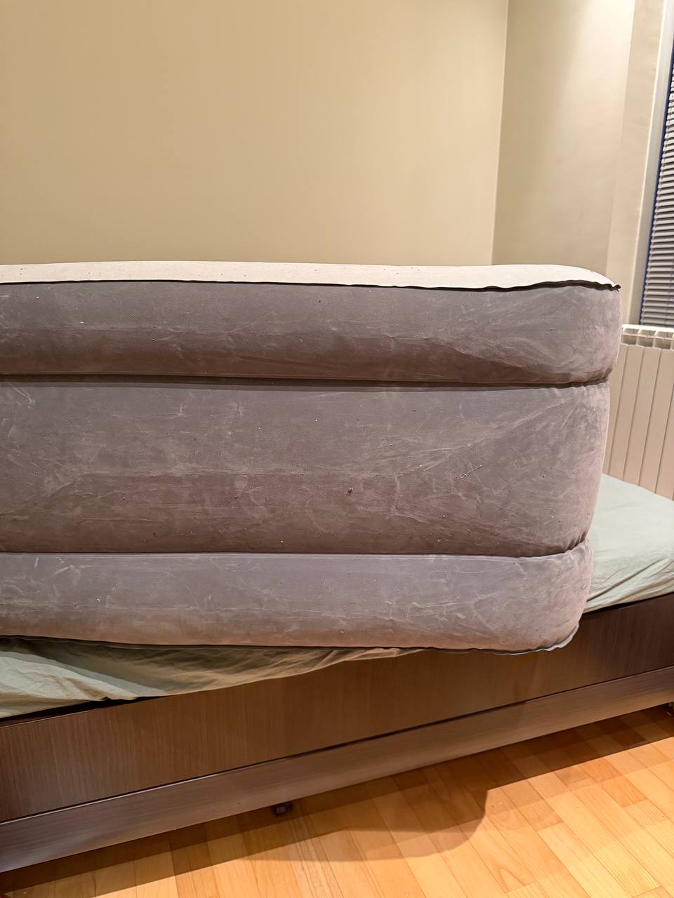 Inflatable mattress photo 2