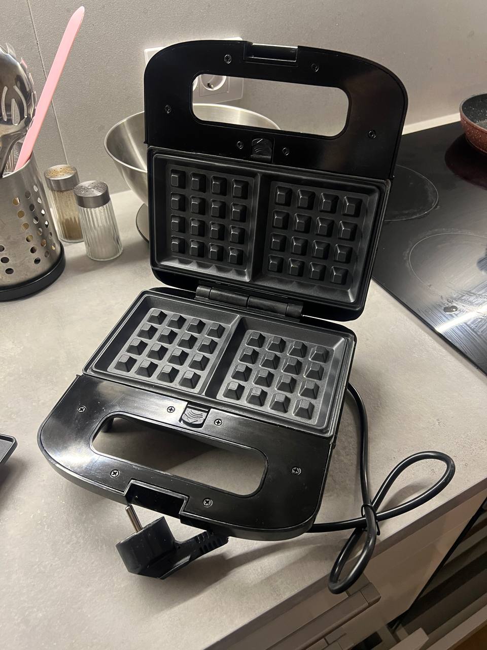 Waffle maker [3 in 1](https://www.vitapur.me/aparat-za-sendvice-rosmarino-3-u-1)