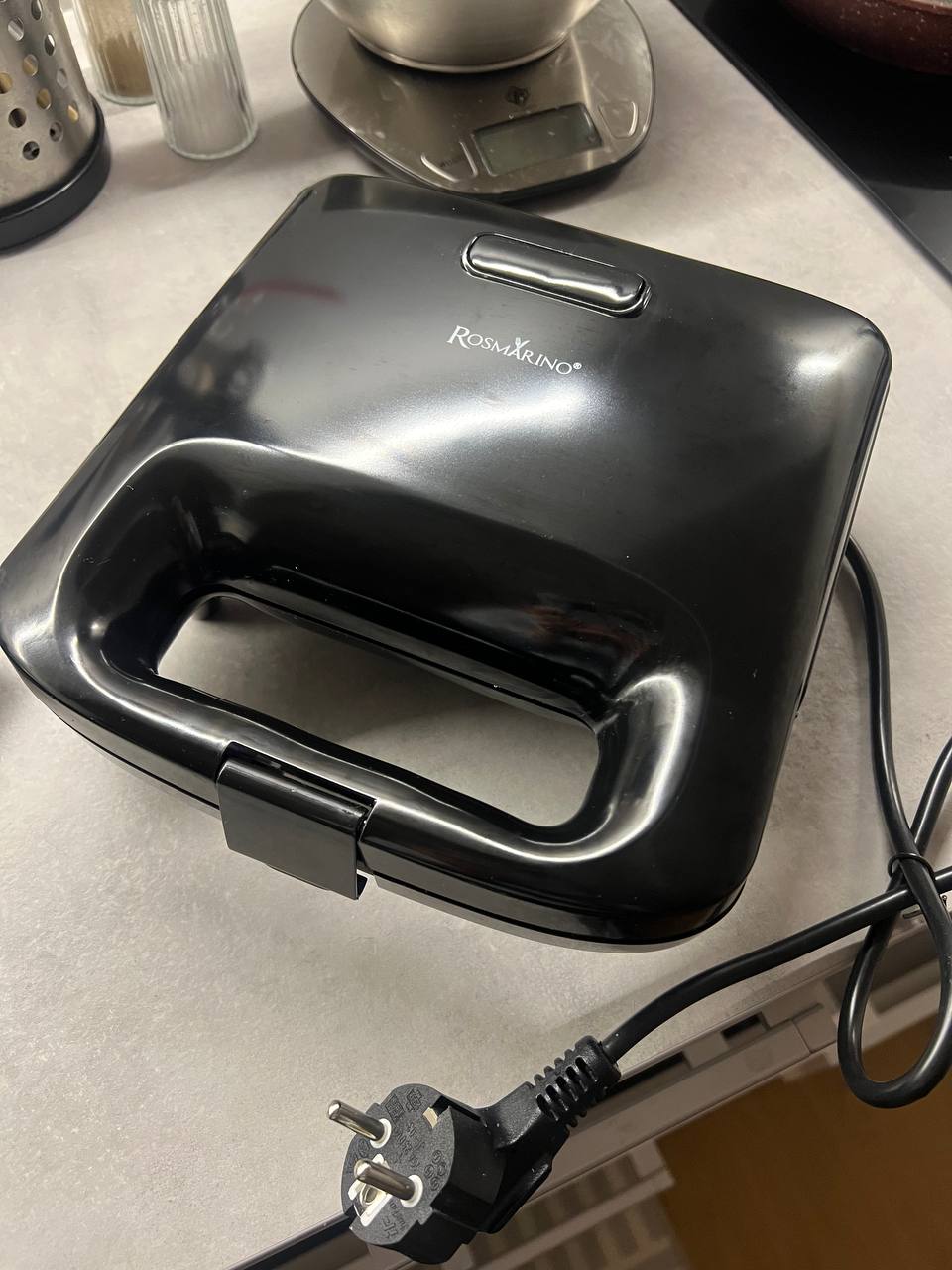 Waffle maker [3 in 1](https://www.vitapur.me/aparat-za-sendvice-rosmarino-3-u-1) photo 2