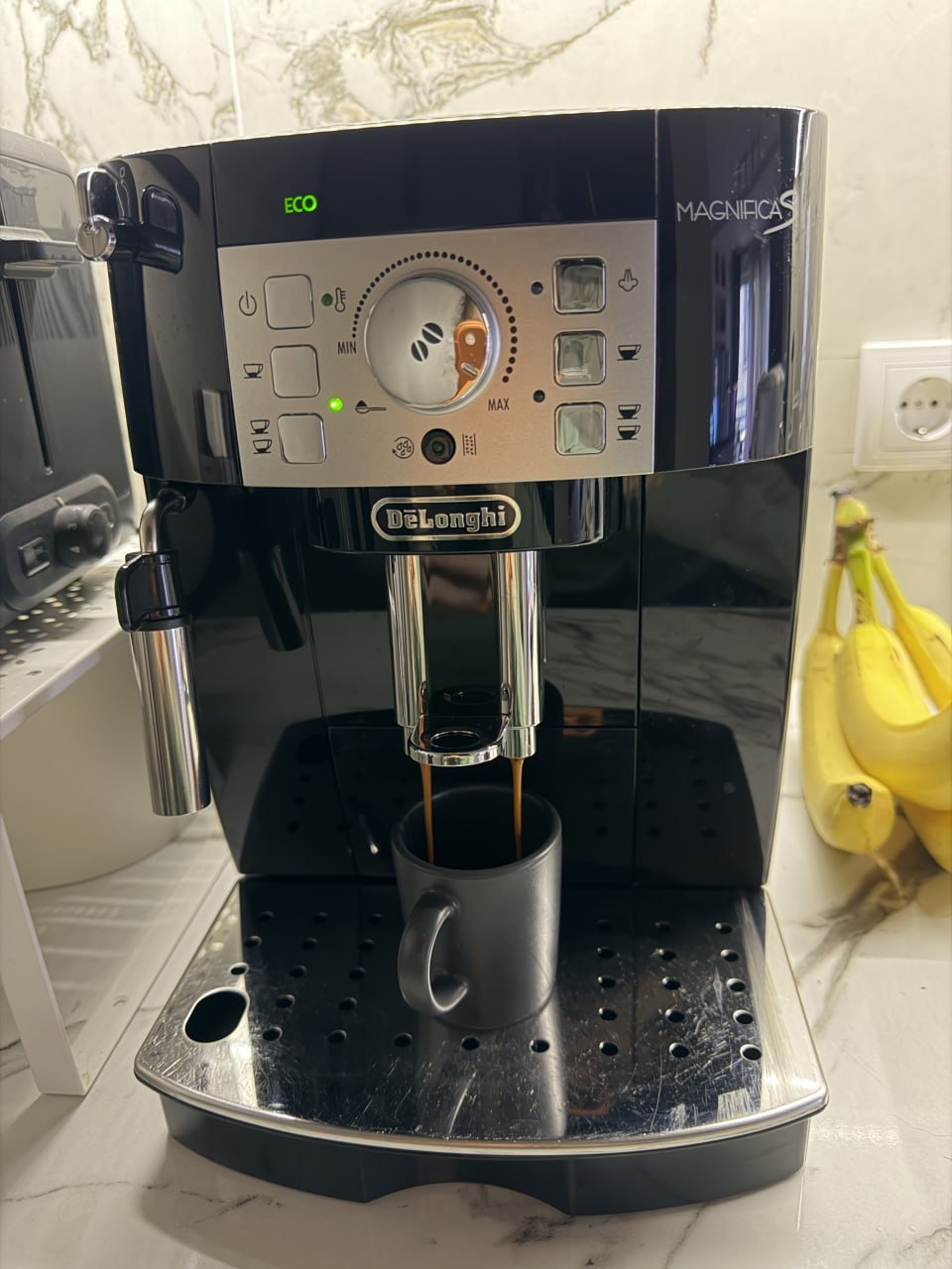 DeLonghi Magnifica S ECAM 22.113.B Кафе машина