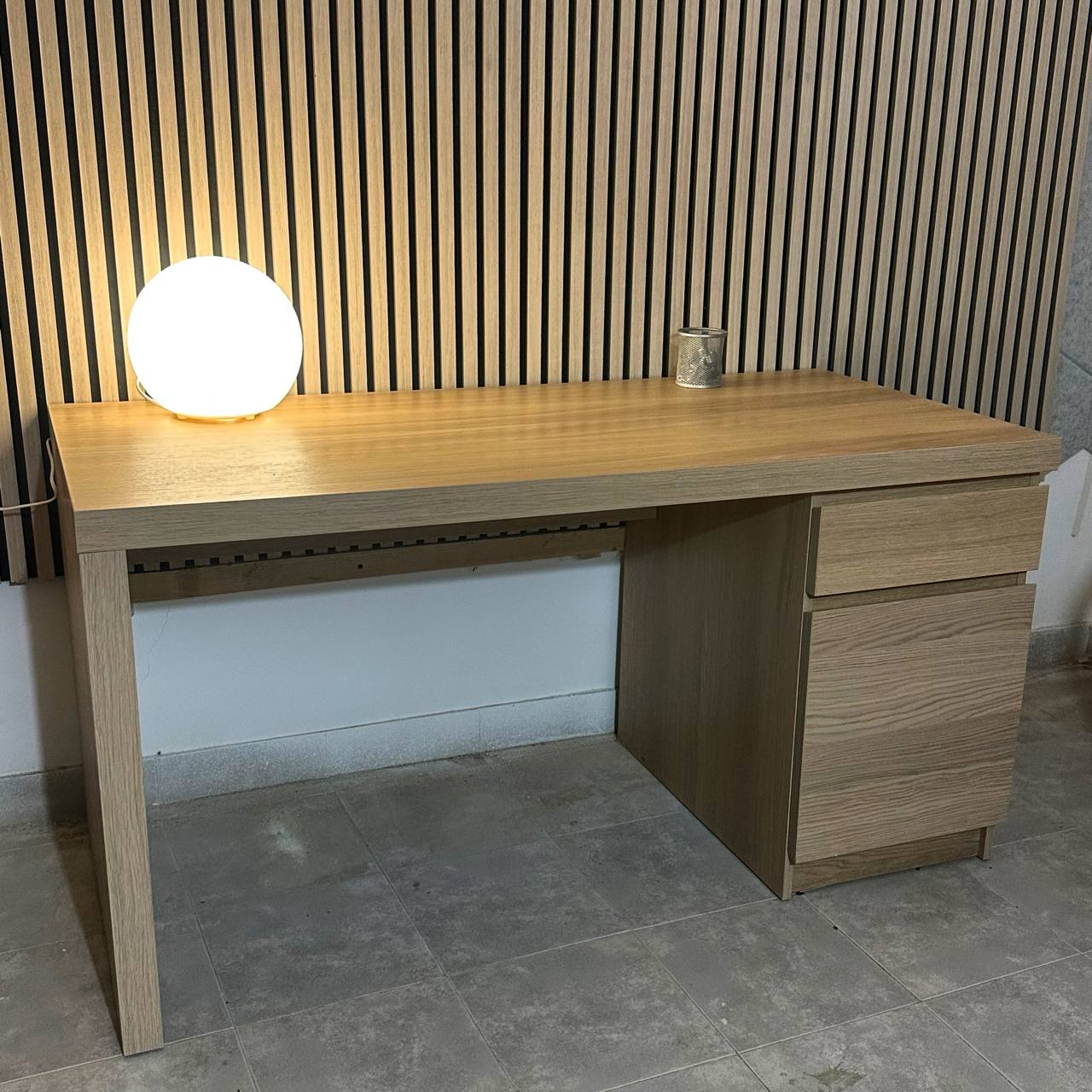письменный стол IKEA (серия MALM)