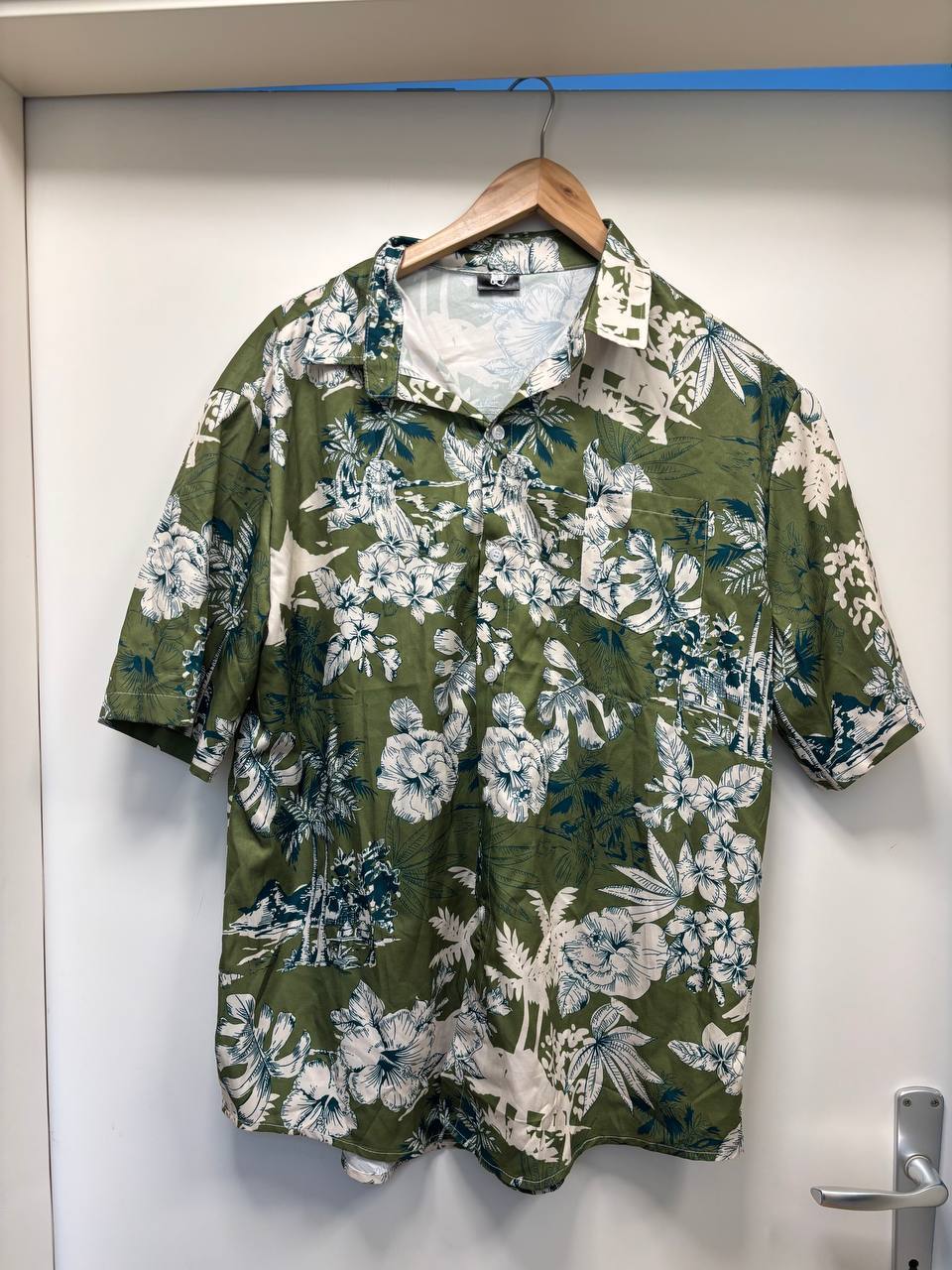 Short-sleeved shirts