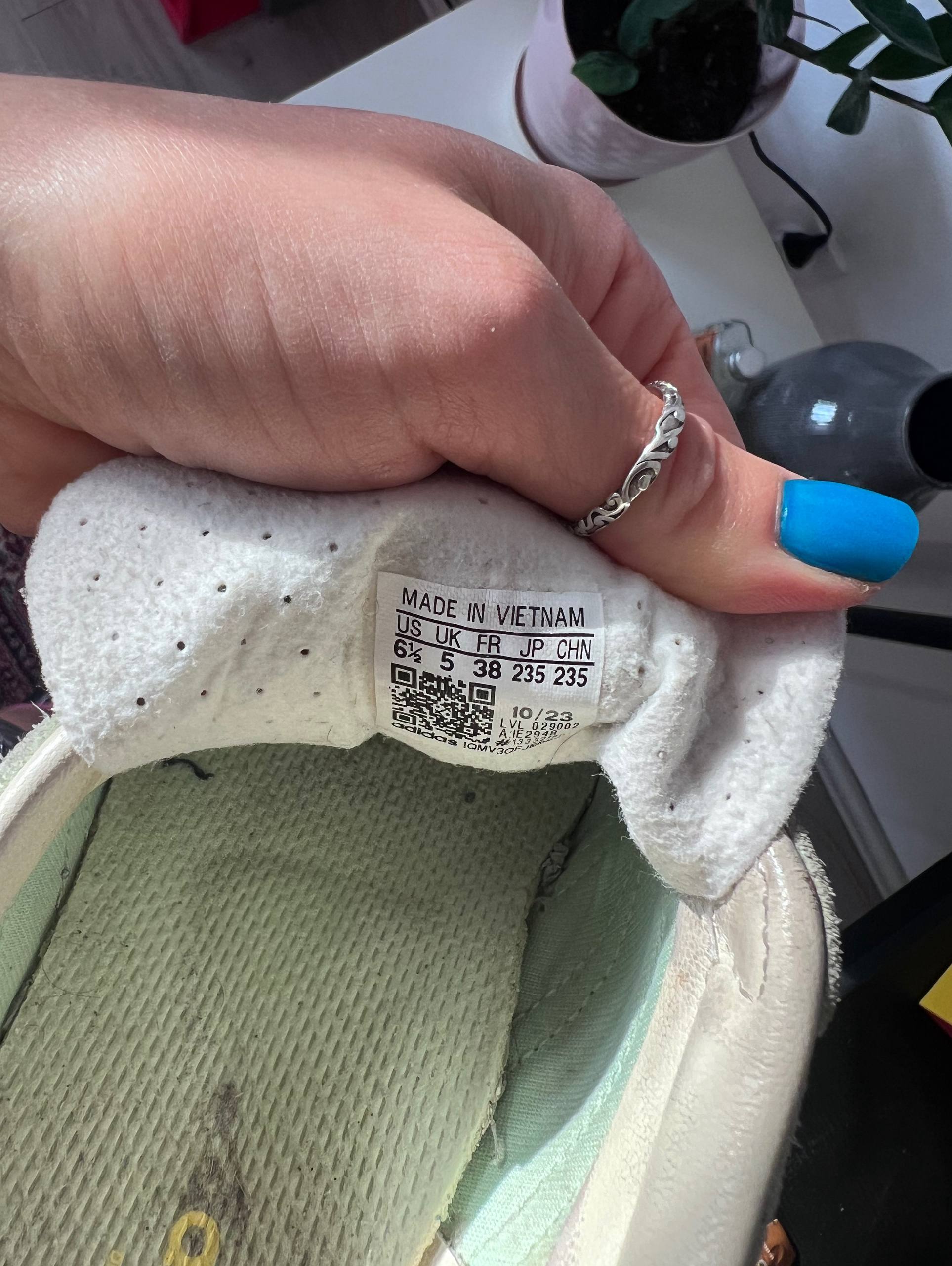 sneakers photo 4