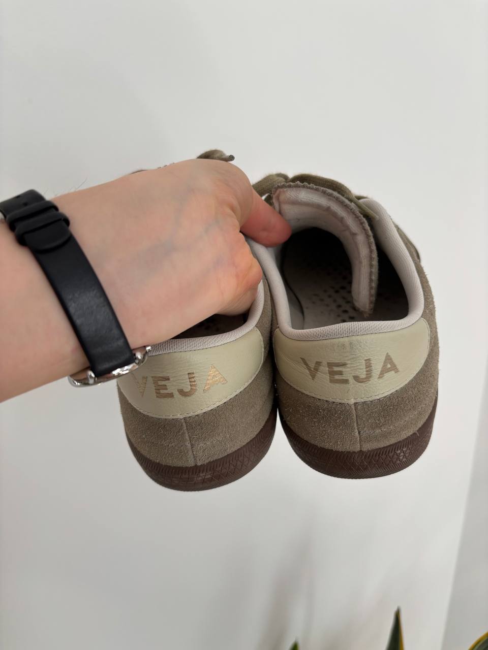 VEJA Sneakers photo 2