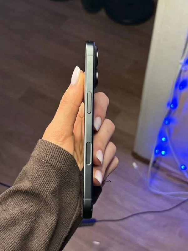 iPhone 16 photo 2