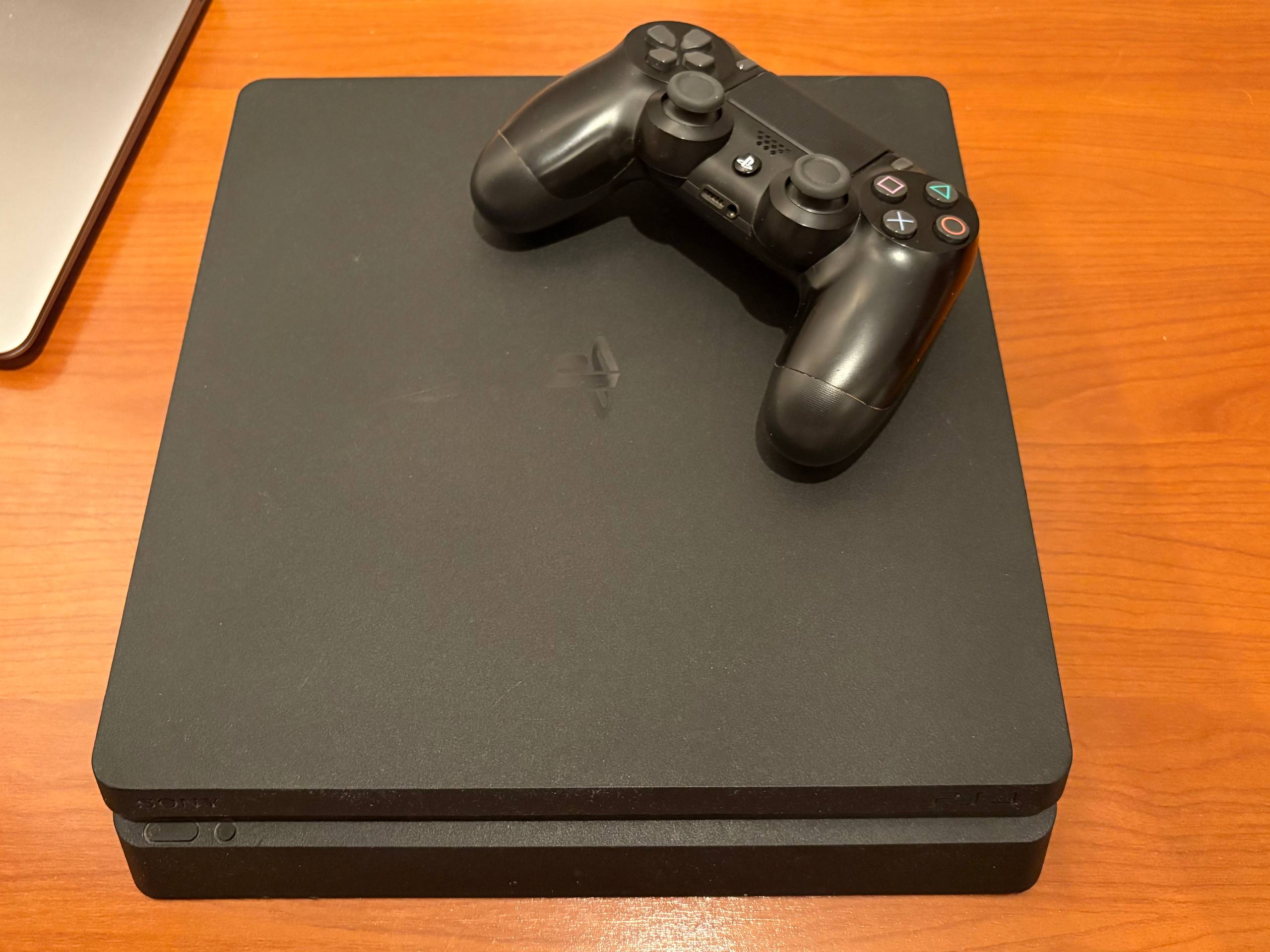 PlayStation 4 Slim