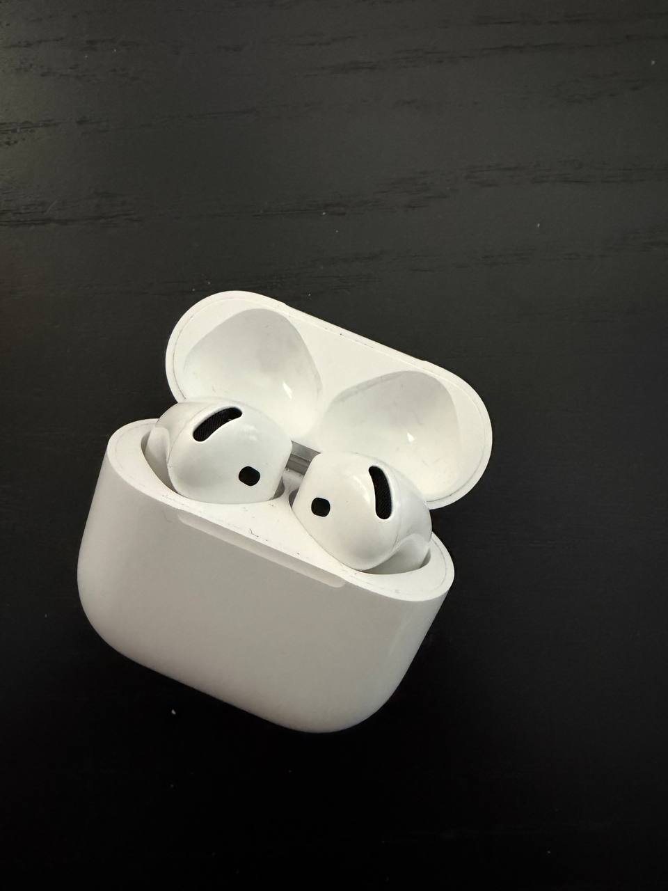 AirPods 4