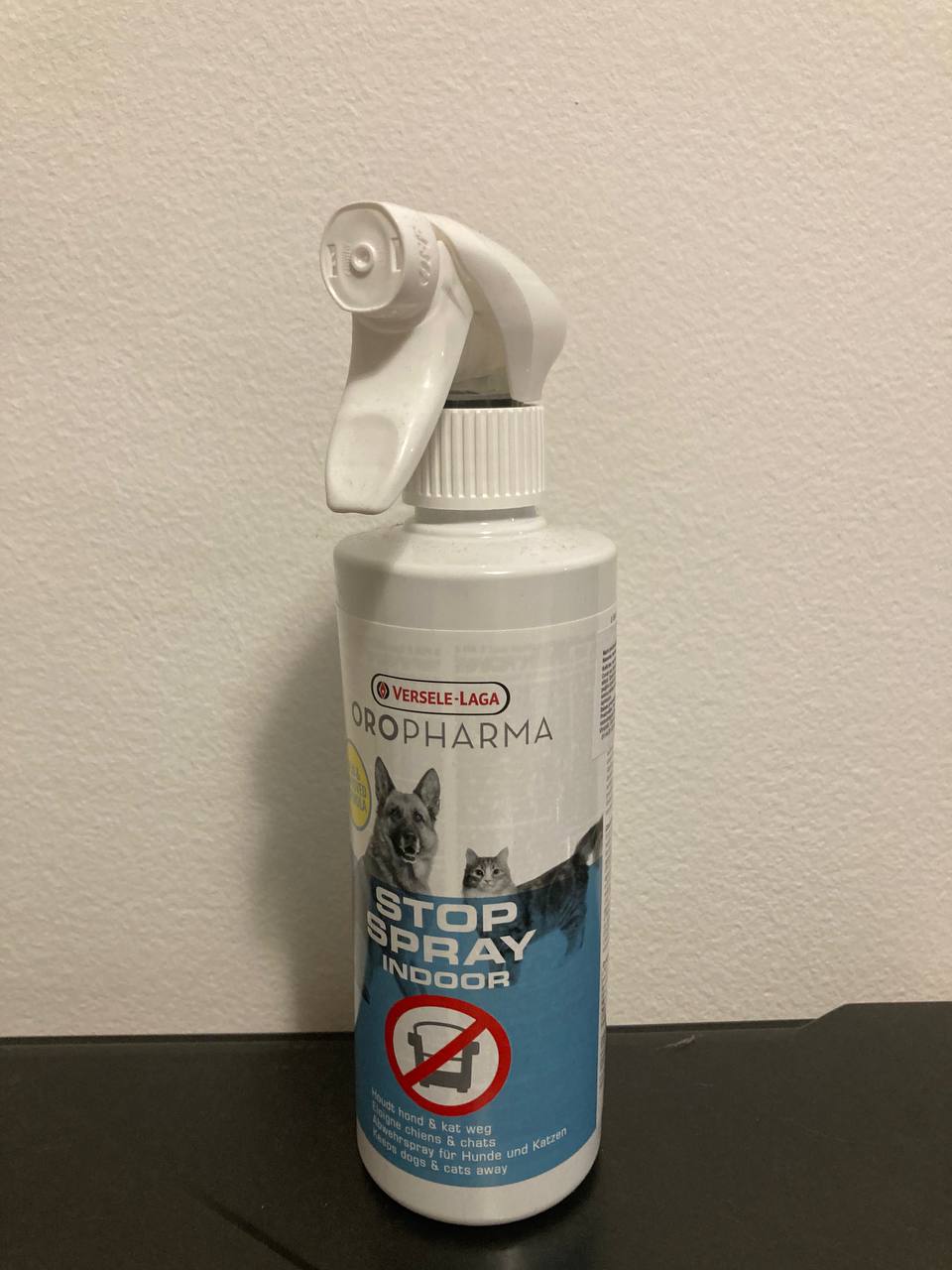 Spray for scratches and furniture bites