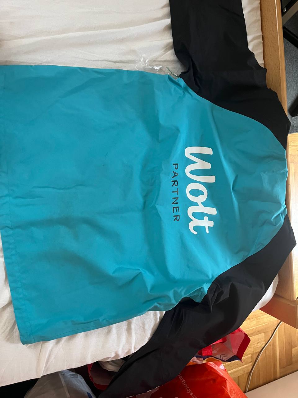 куртку WOLT