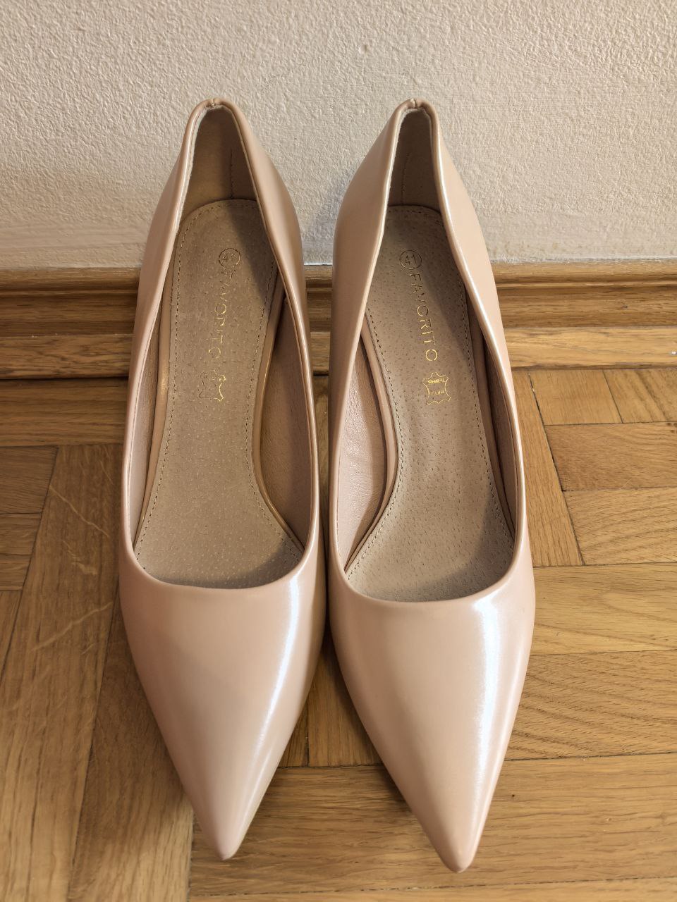 Black shoes photo 4