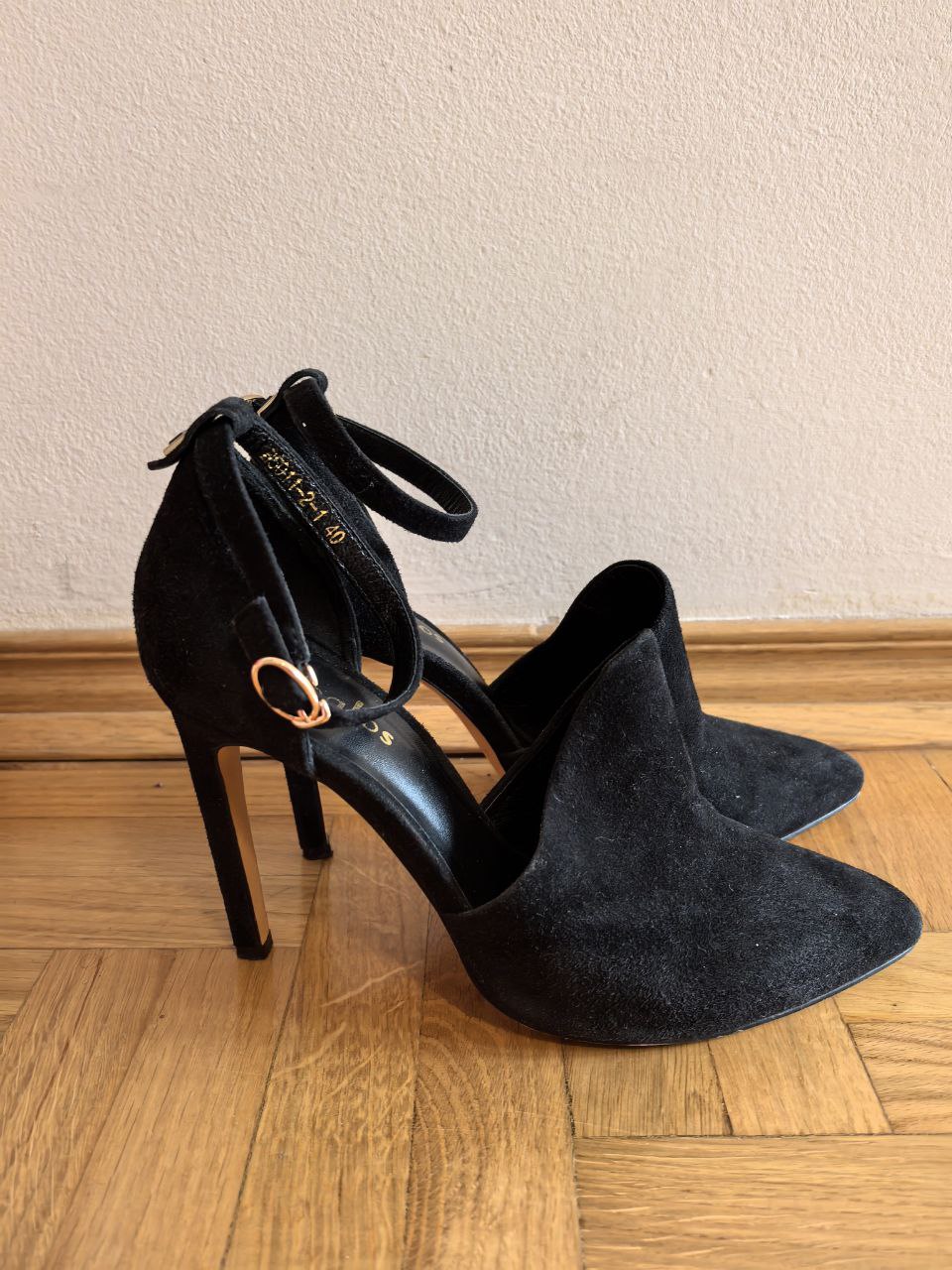 Black shoes photo 5