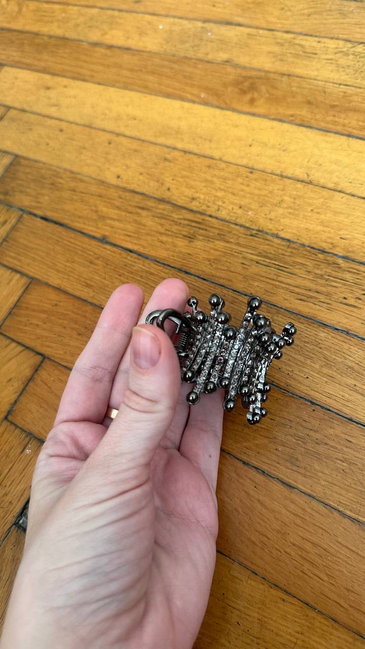 Hair clip for high ponytail