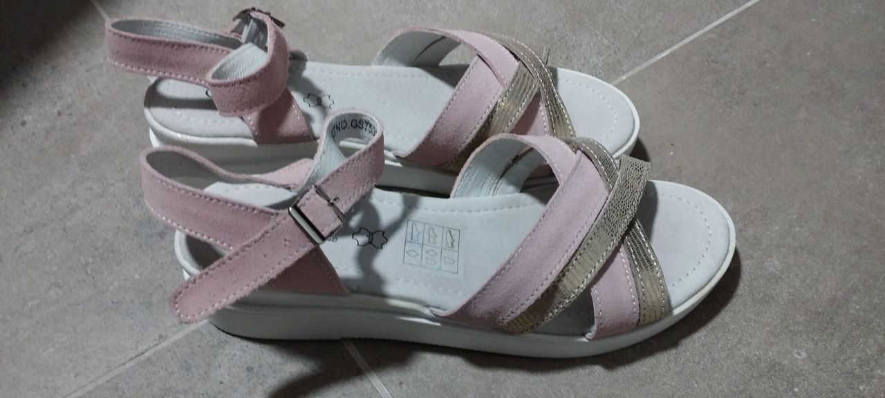 Sandals photo 2