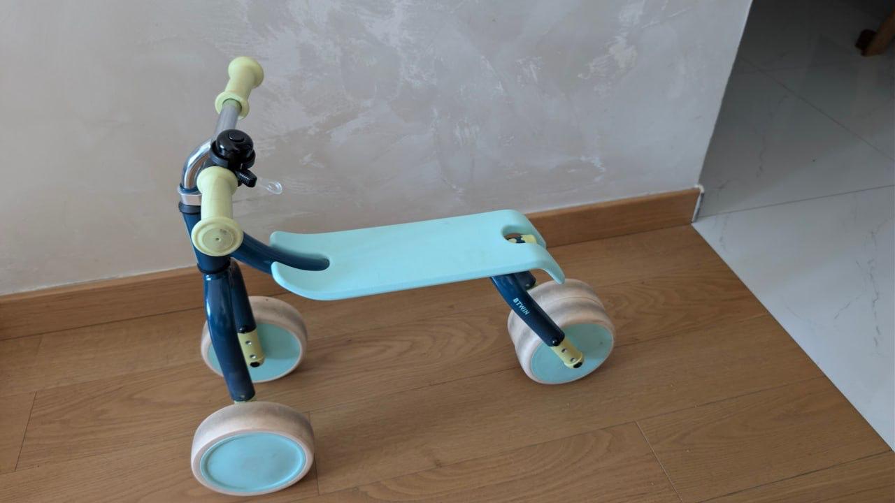 Three-wheeled balance bike