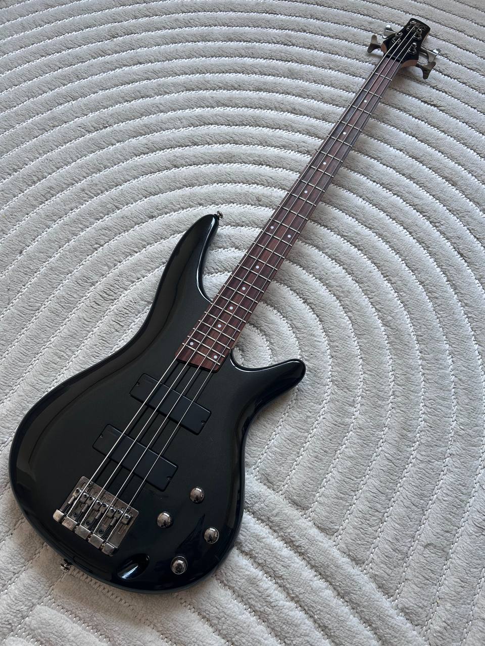 бас гитара Ibanez SR300