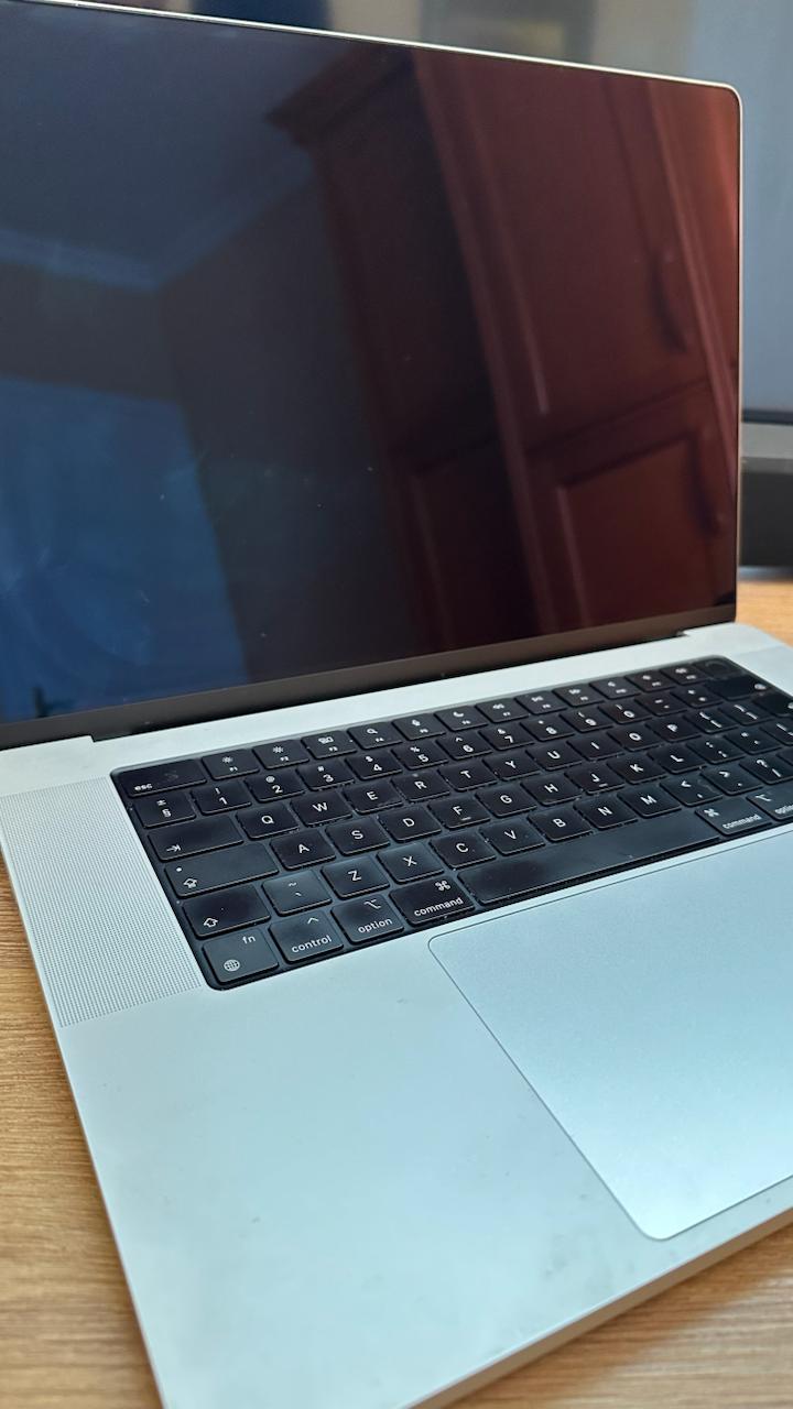 Macbook Pro 16' M1 2021 photo 3