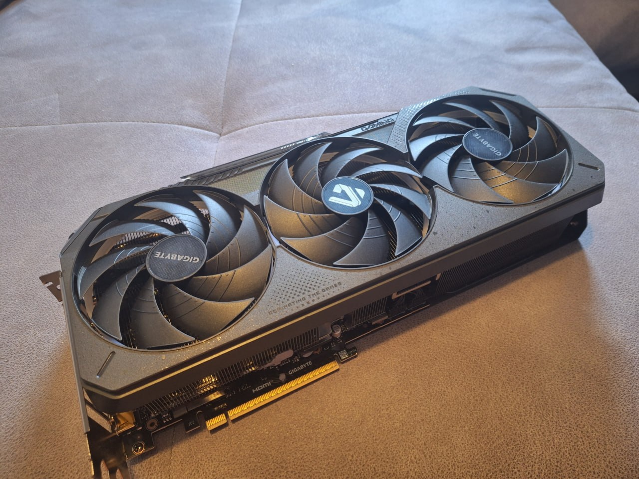 Nvidia RTX 5080 Gigabyte Gaming OC photo 3