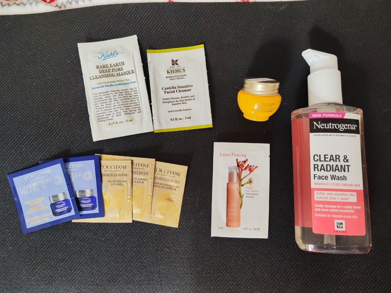 Sample packs (creams for eyes, clay mask, cleansing balm)