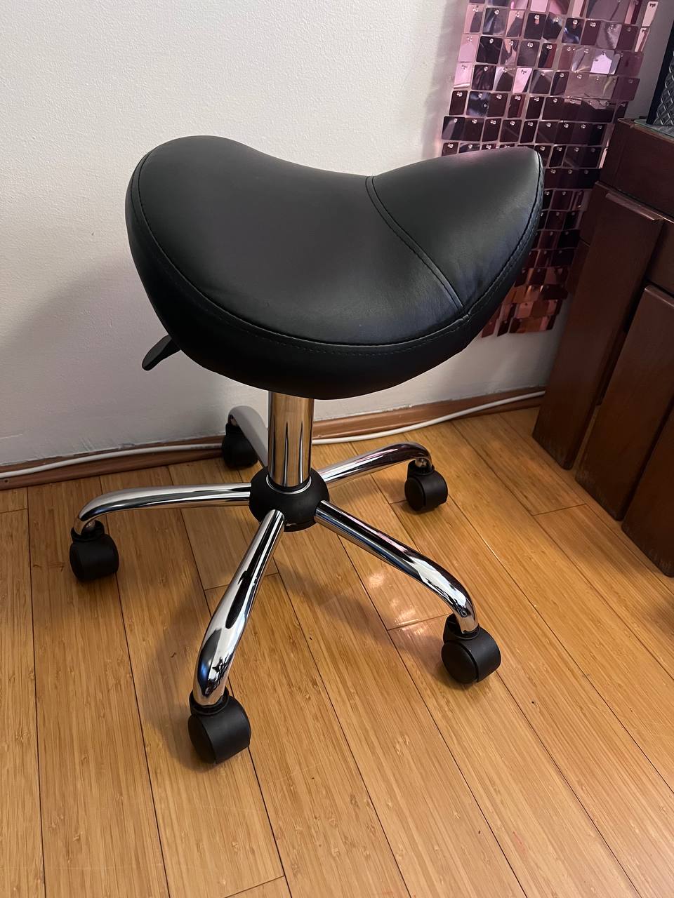 Alexander cosmetics saddle chair photo 3