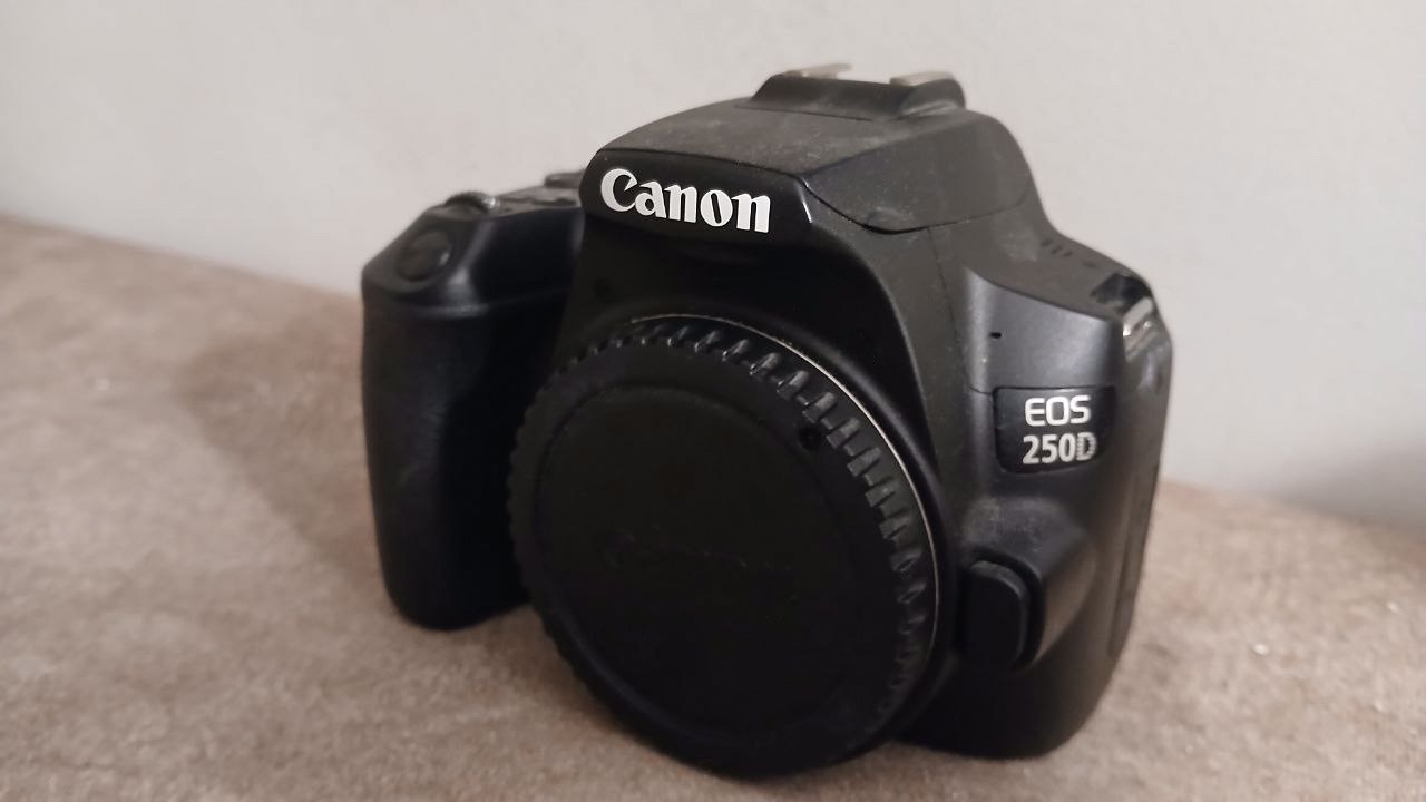 Canon EF-S 17-55mm f/2.8 IS USM Lens photo 2