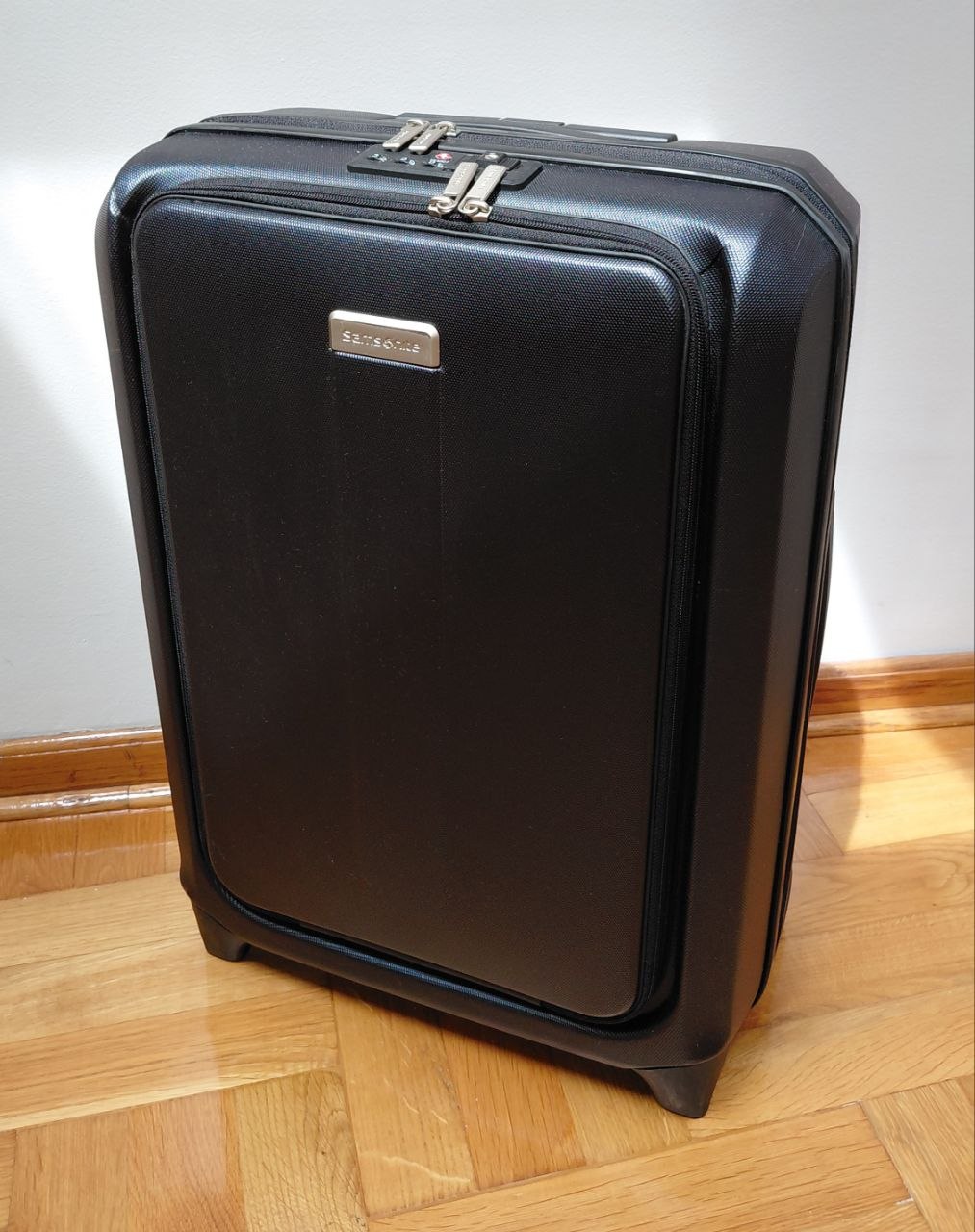 Samsonite suitcase photo 2