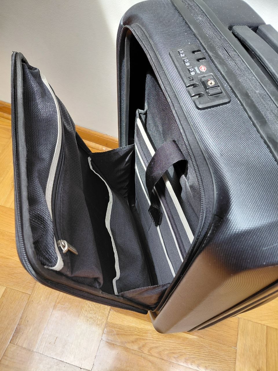 Samsonite suitcase photo 6