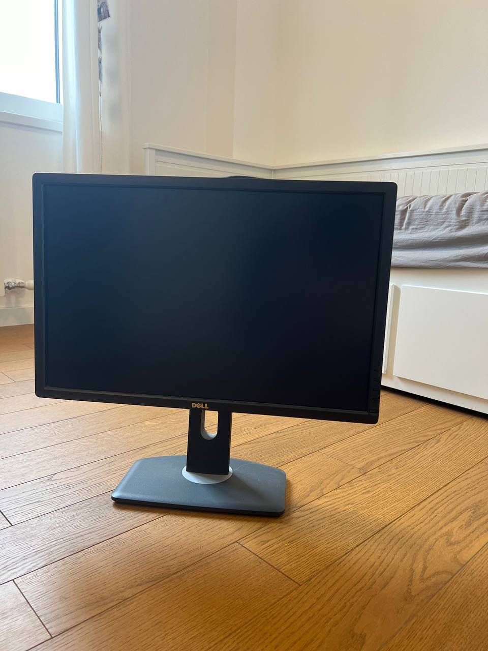 24" Dell UltraSharp U2412M Monitor