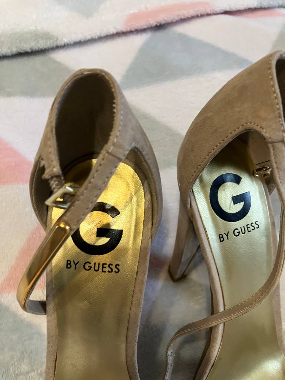 замшевые туфли Guess