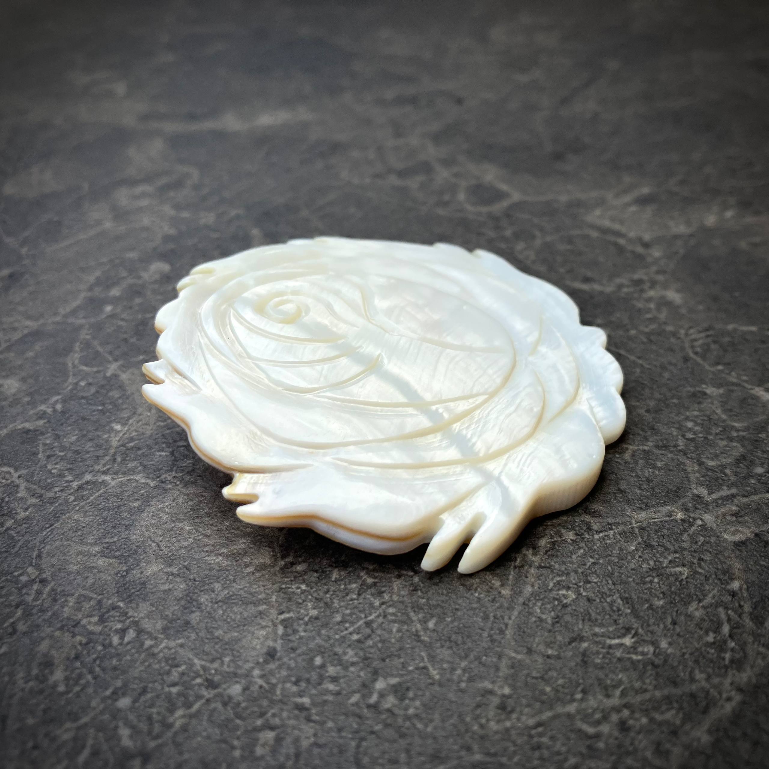 Vintage carved brooch made of natural mother of pearl photo 3