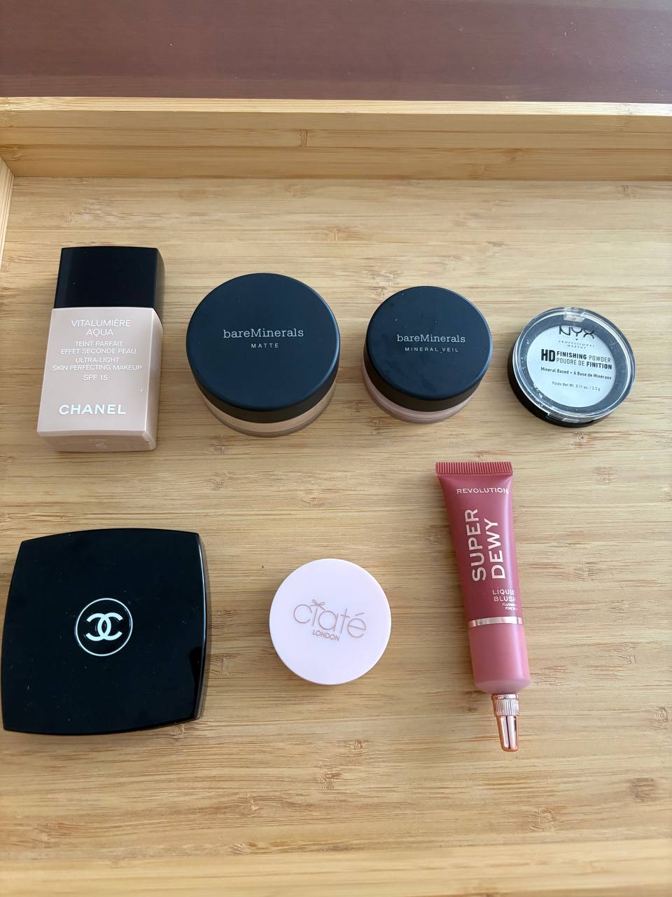 Тональное средство Chanel Vitalumiere Aqua
