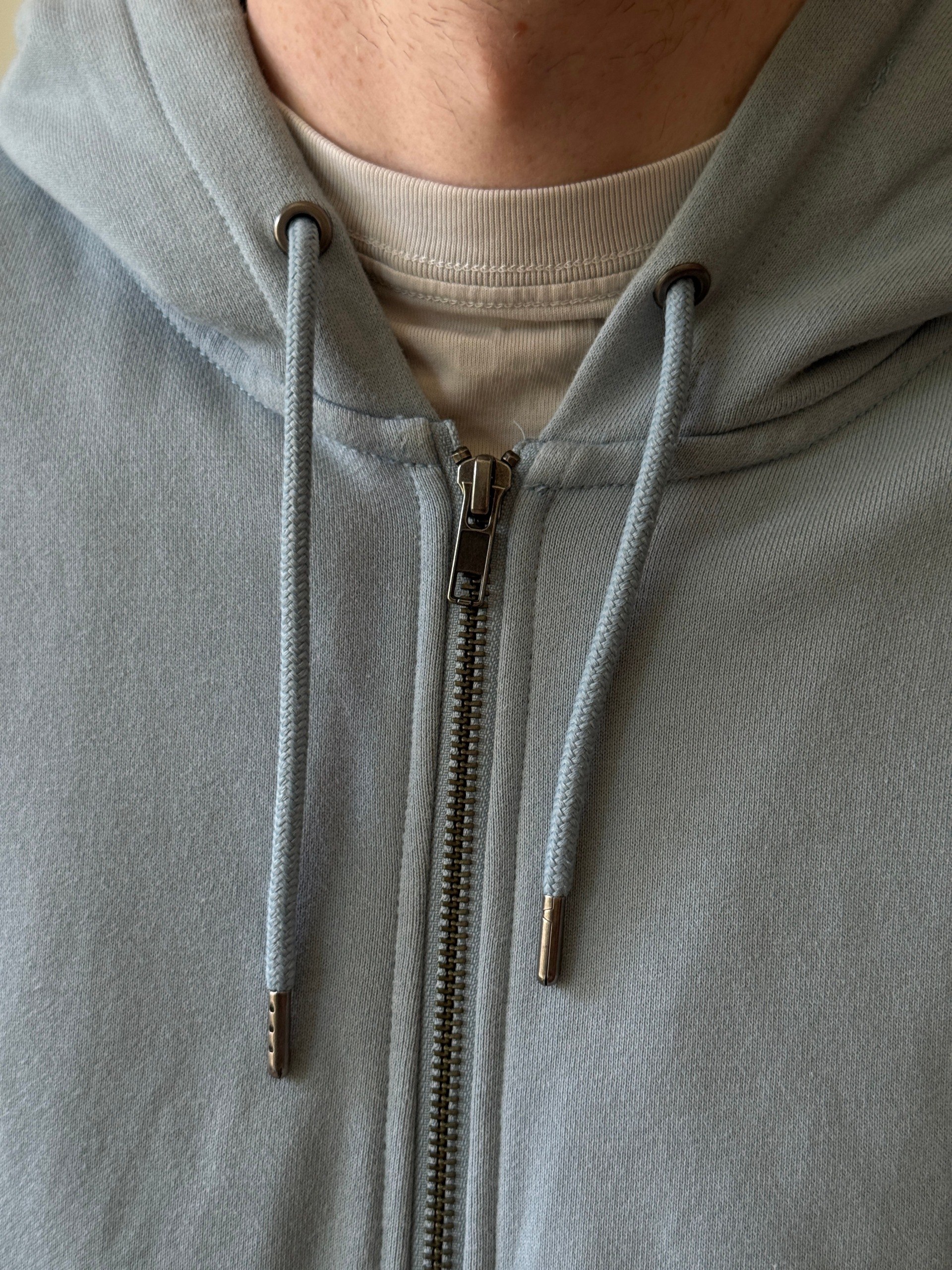 Uniqlo hoodie photo 3